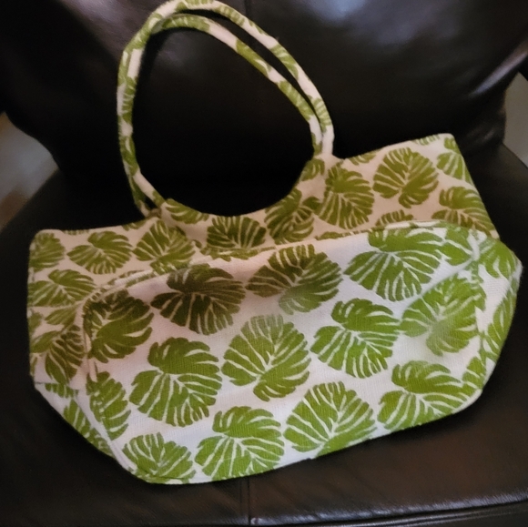 Green Leaf Patterned Tote Bag - Picture 3 of 3